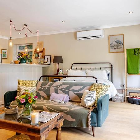 Appartamento Granby Estate The Old Pool House Bradford-On-Avon Esterno foto