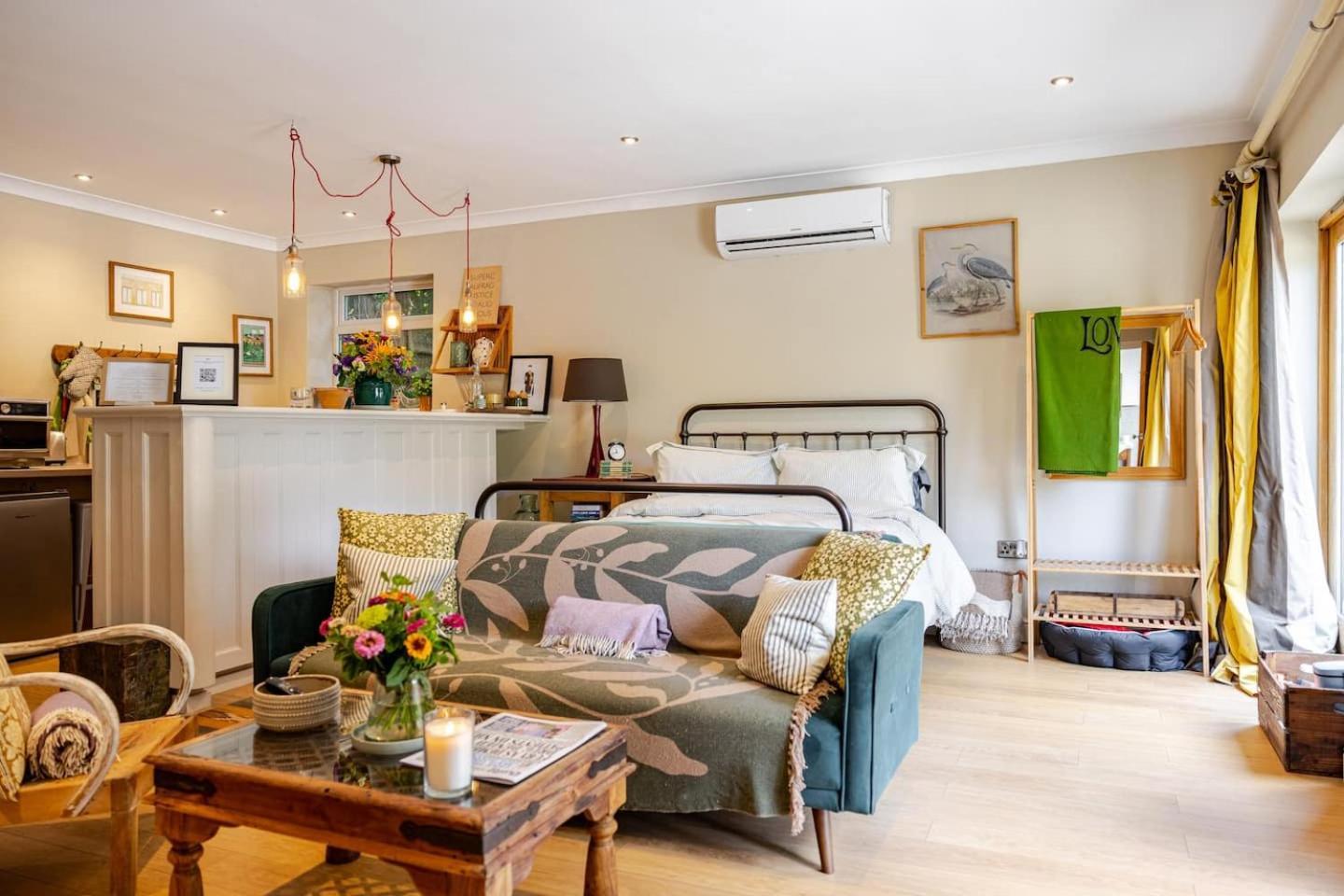 Appartamento Granby Estate The Old Pool House Bradford-On-Avon Esterno foto