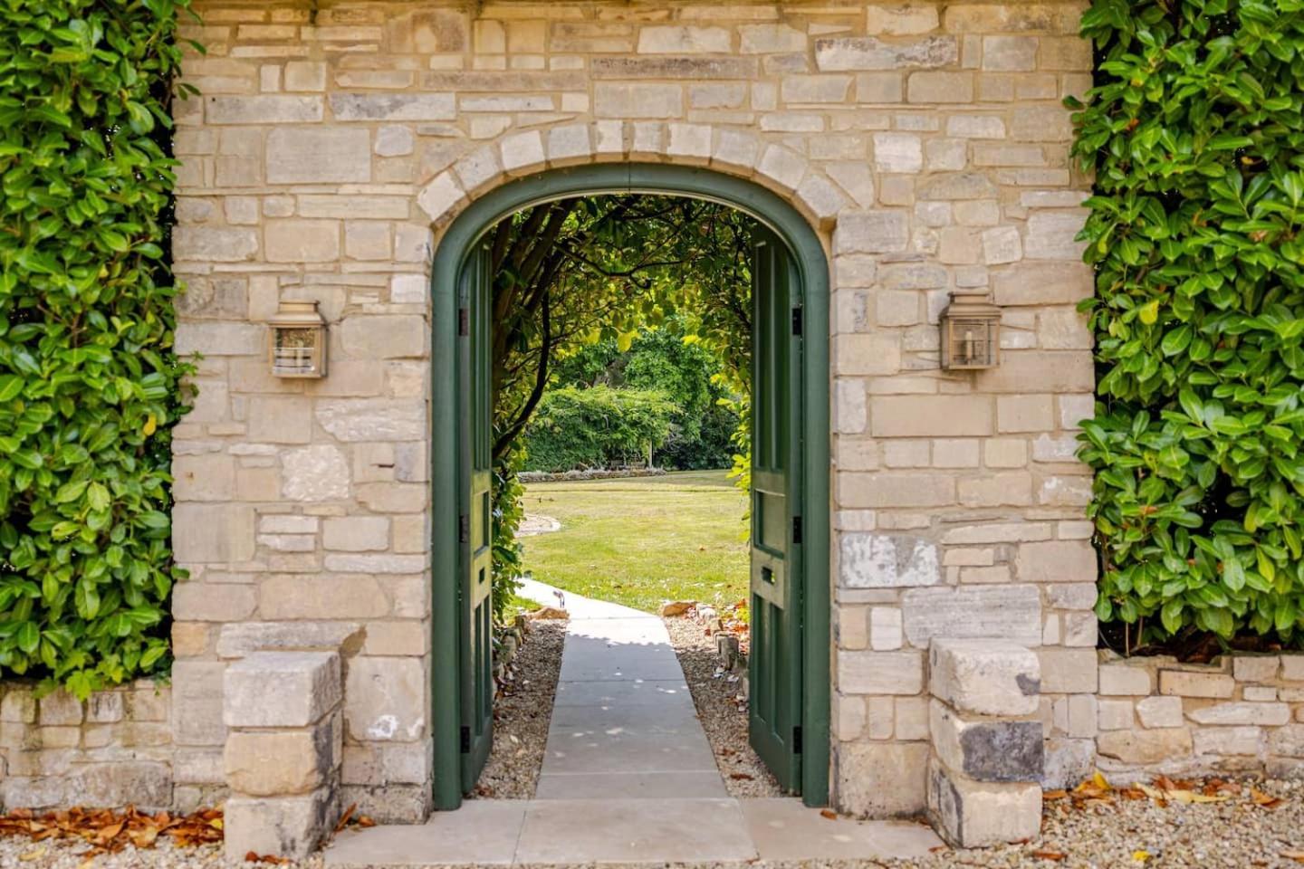 Appartamento Granby Estate The Old Pool House Bradford-On-Avon Esterno foto